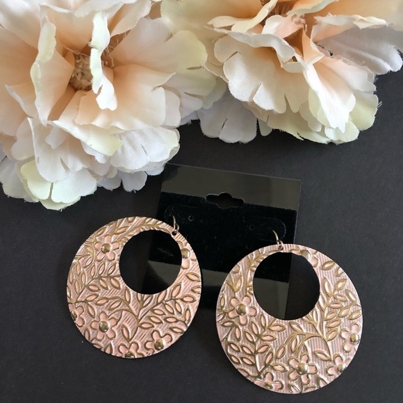 Vintage-Inspired Floral Cutout Disc Earrings – Boho Statement Jewelry - Picture 2 of 4